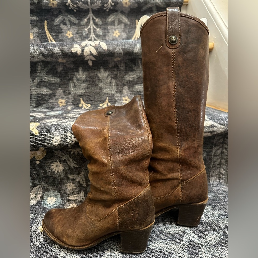 Frye Women’s Carson 6.5 boots